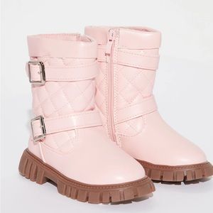 Gorgeous FASHION NOVA little girls rain boots.